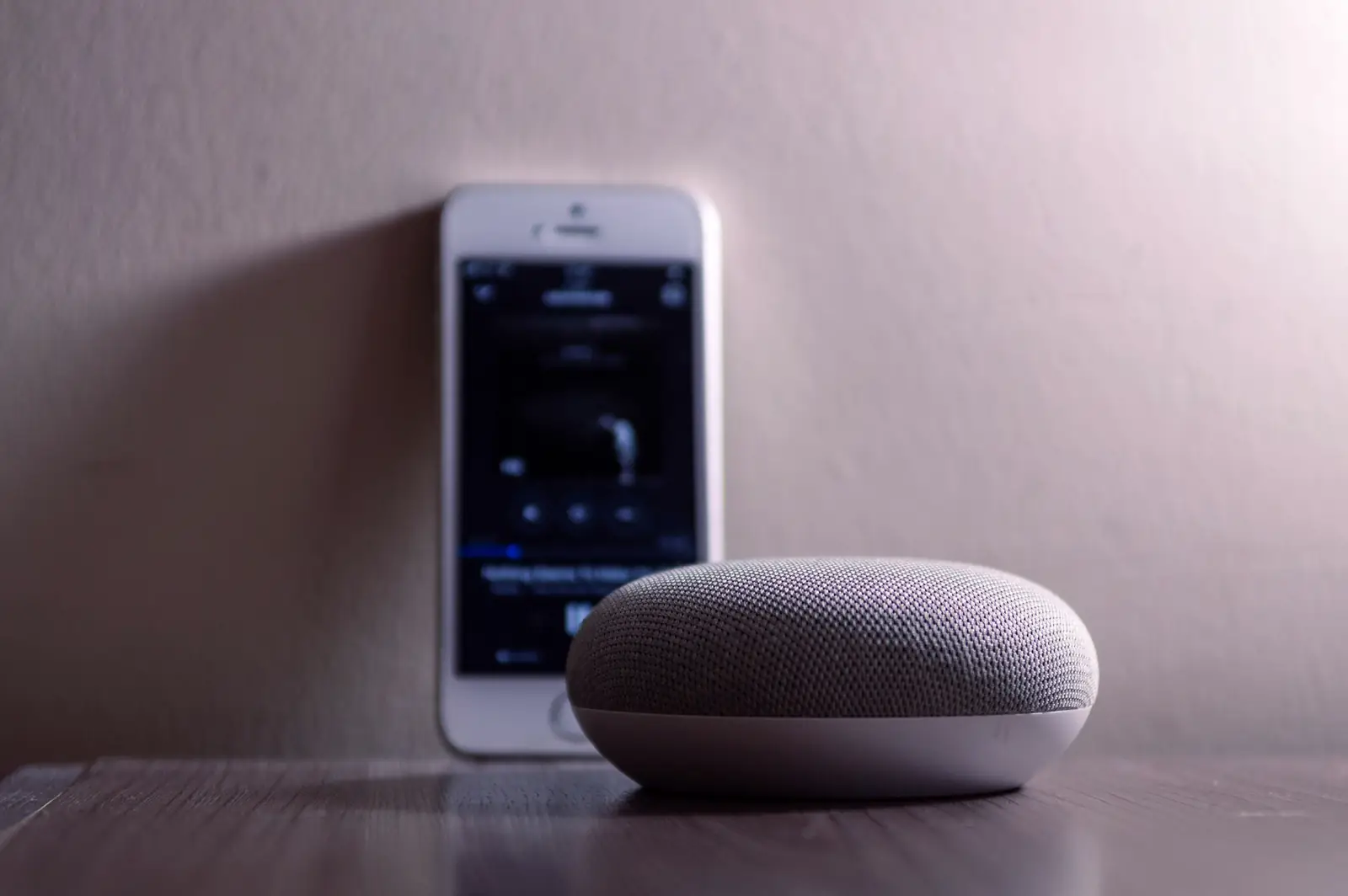 Enceinte connectée et smartphone