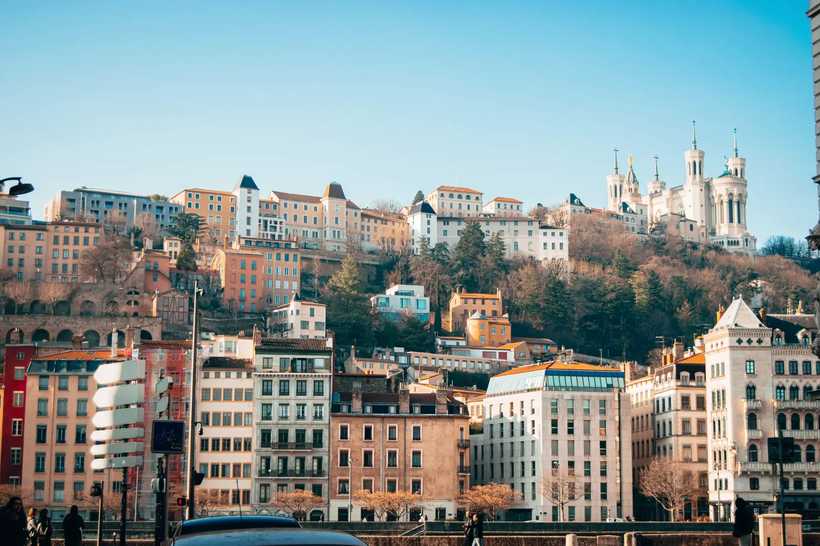 Les quais de Saône et la colline de Fourvière, à Lyon