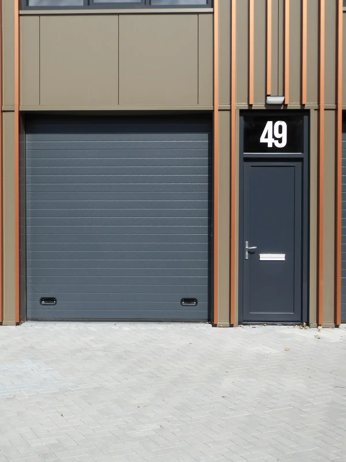Porte de garage sectionnelle moderne