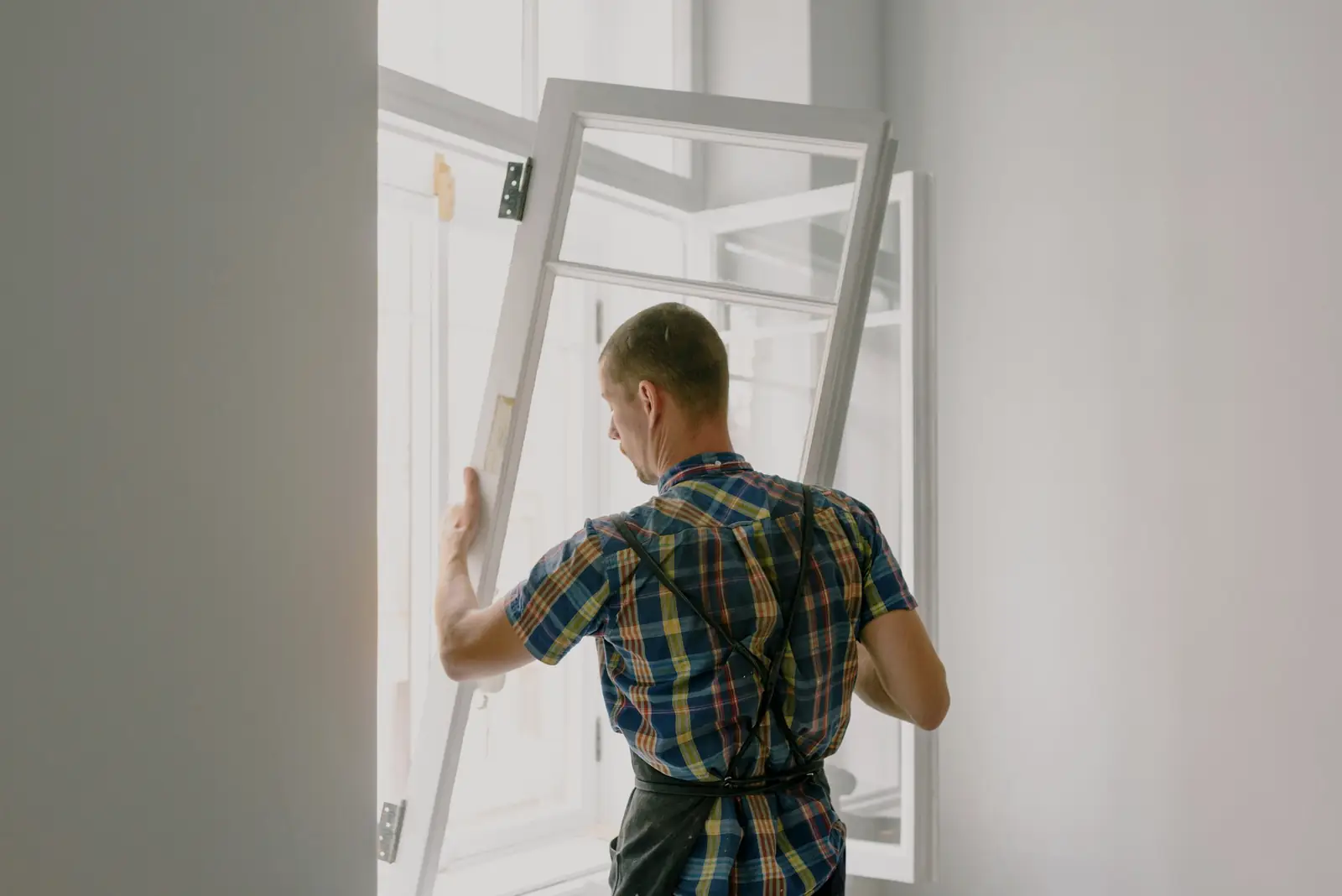 Pose d'une fenêtre dans un appartement